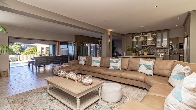 6 Bedroom Property for Sale in Outeniqua Strand Western Cape